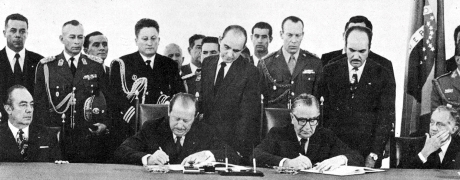 Presidentes do Paraguai e do Brasil assinam Tratado de Itaipu, em 1973. Foto: Arquivo Itaipu.